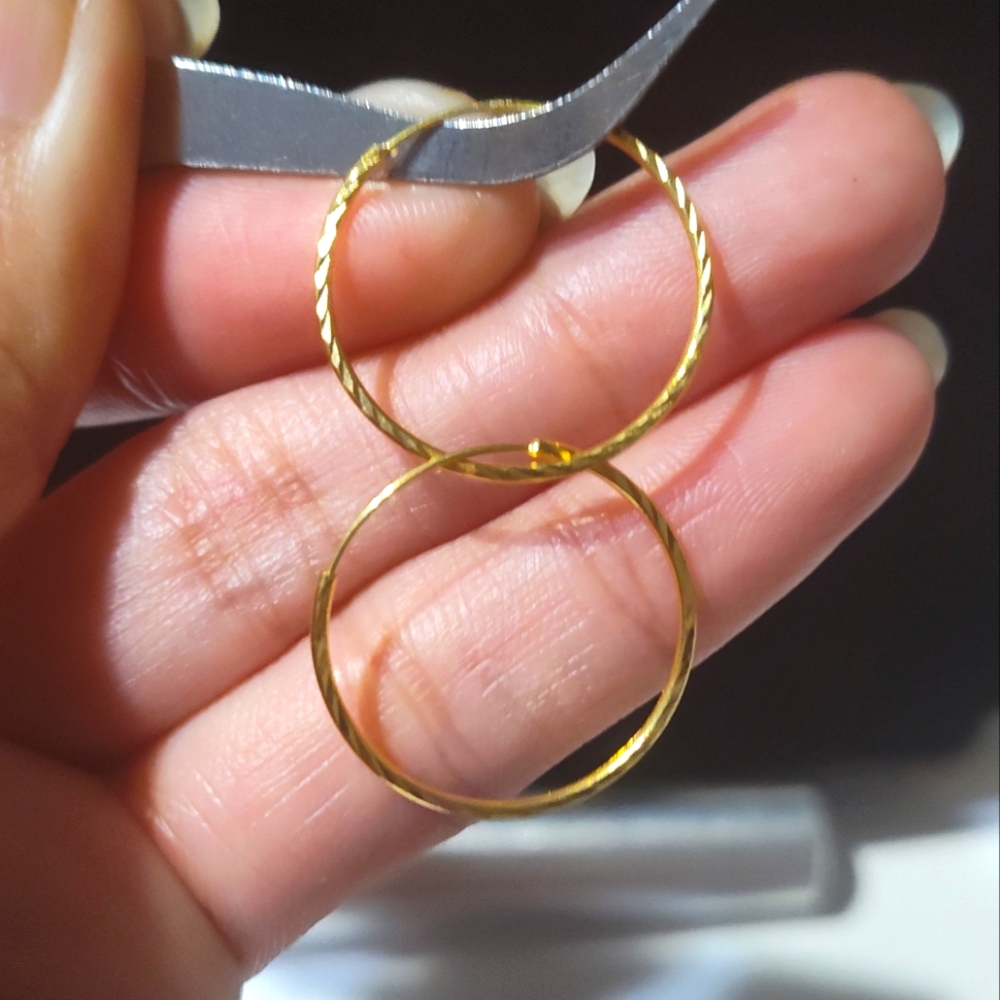18k Real Saudi Gold Loop Earrings - Picture 5 of 6